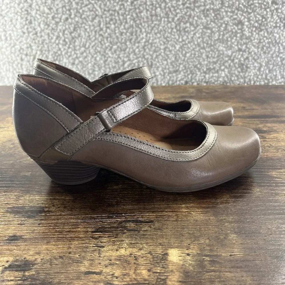 Cobb Hill Taupe Brown Leather Women's Mary Janes Low Heel Pumps Shoes Size 6.5 - Picture 2 of 9
